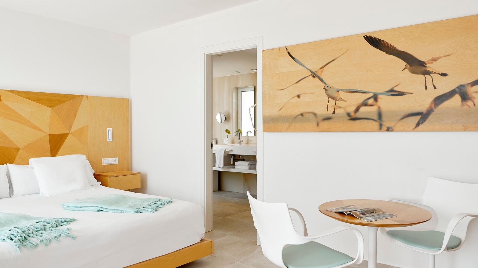 rooms-junior-suite-sea-view-priority-location