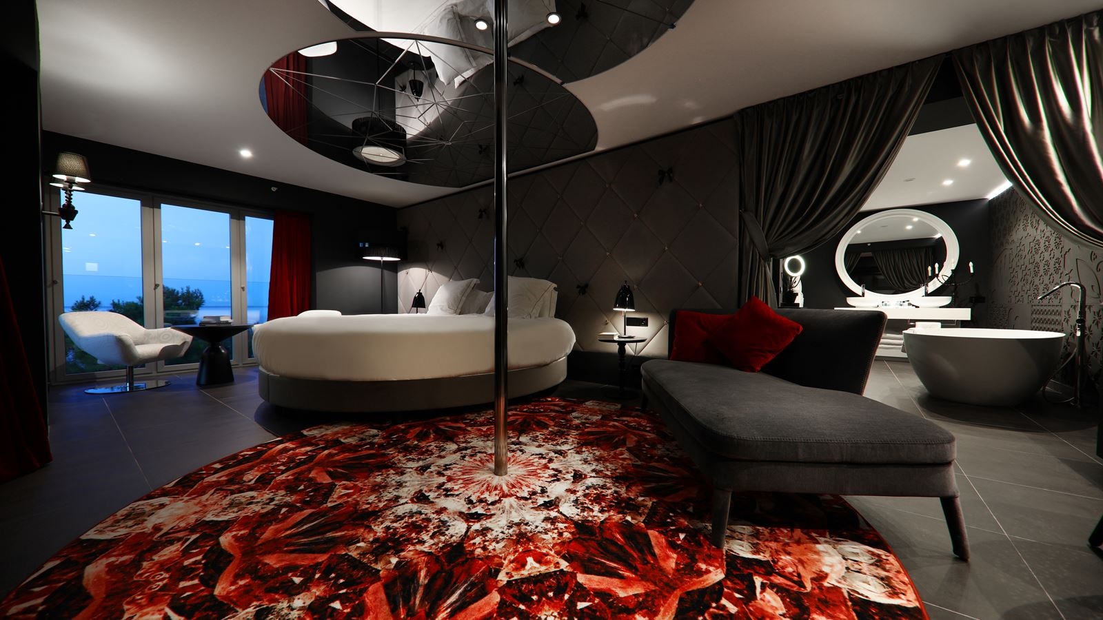 rooms-suite-naughty