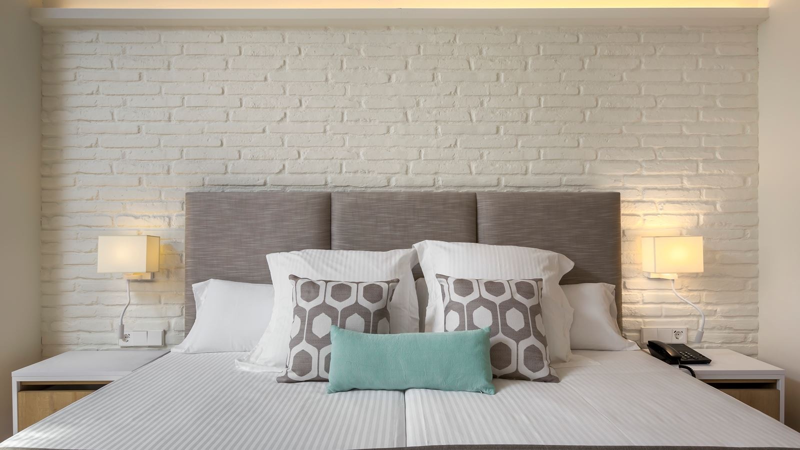 rooms-suite-balcony-or-terrace