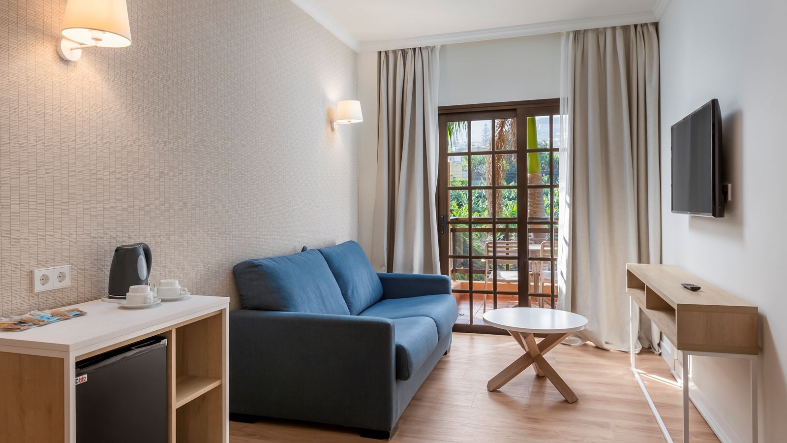 rooms-suite-balcony-or-terrace