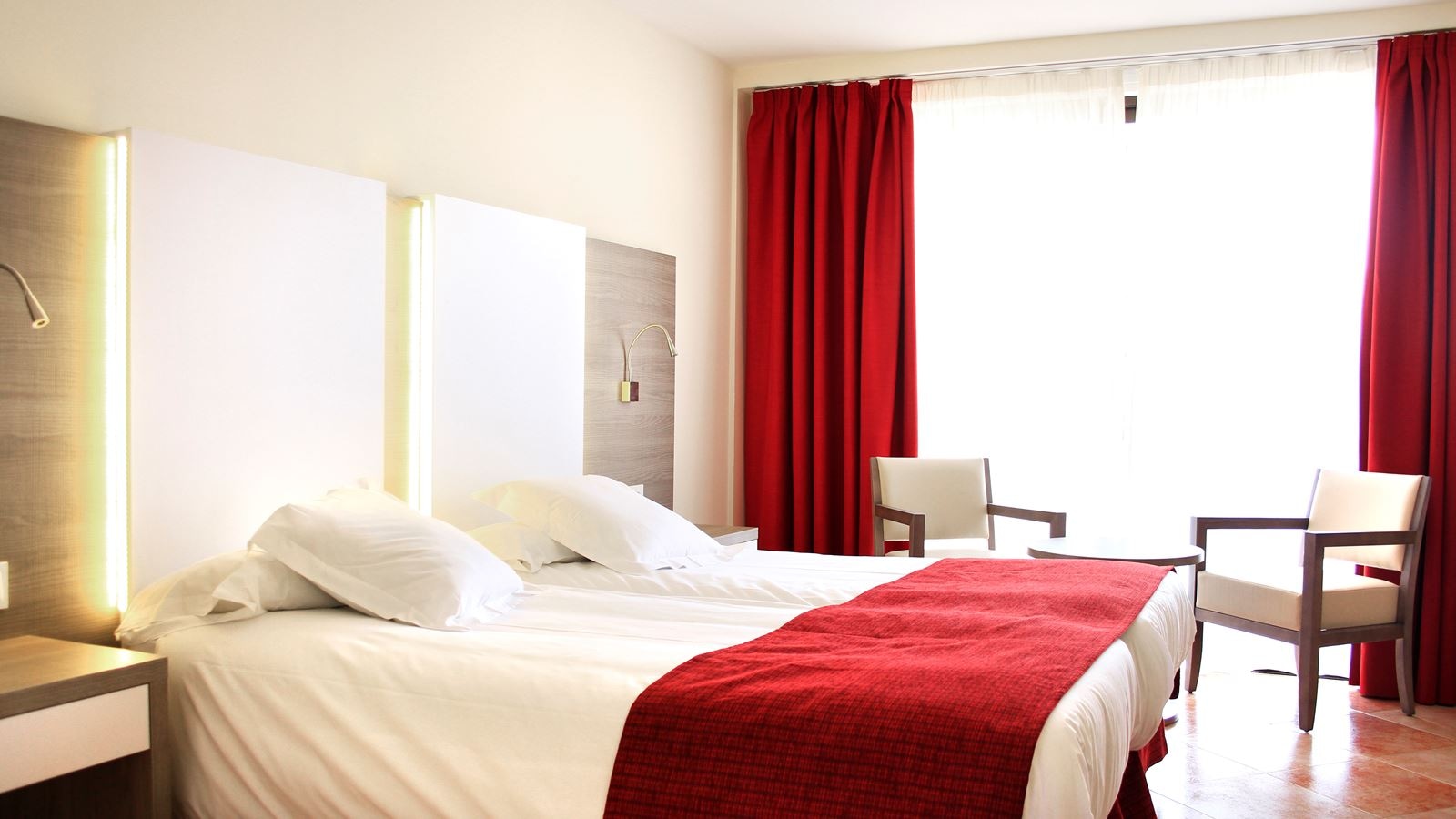 rooms-double-superior-with-balcony