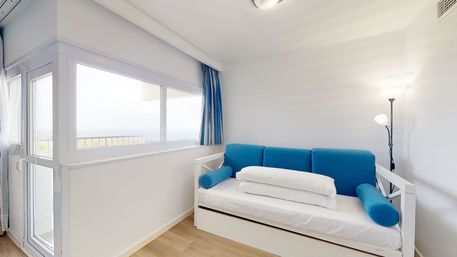 rooms-room-family-balcony-or-terrace