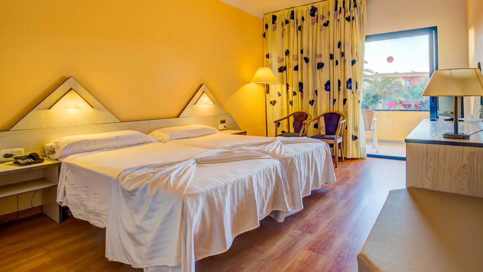 rooms-double-standard-room-balcony-or-terrace