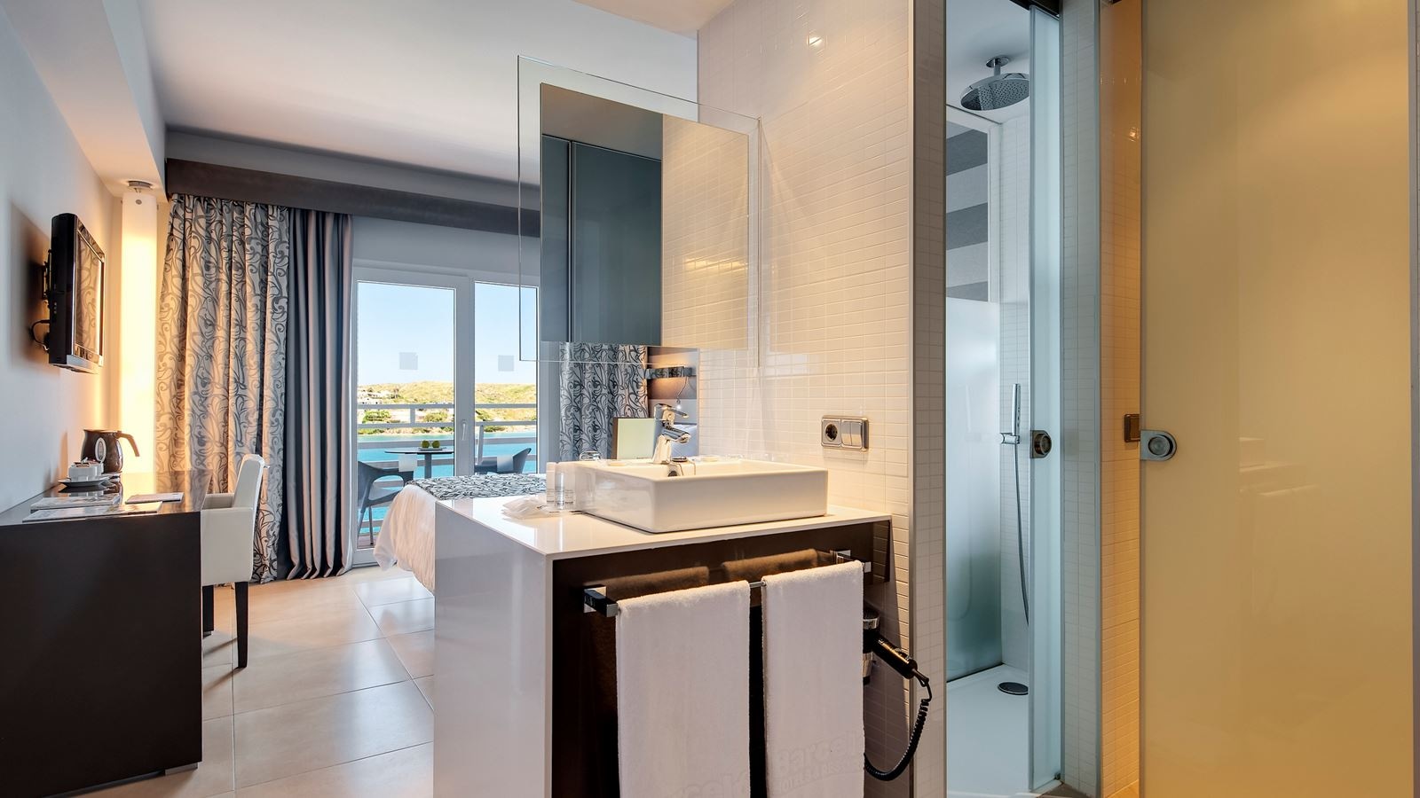 rooms-superior-room-sea-view-balcony-or-terrace