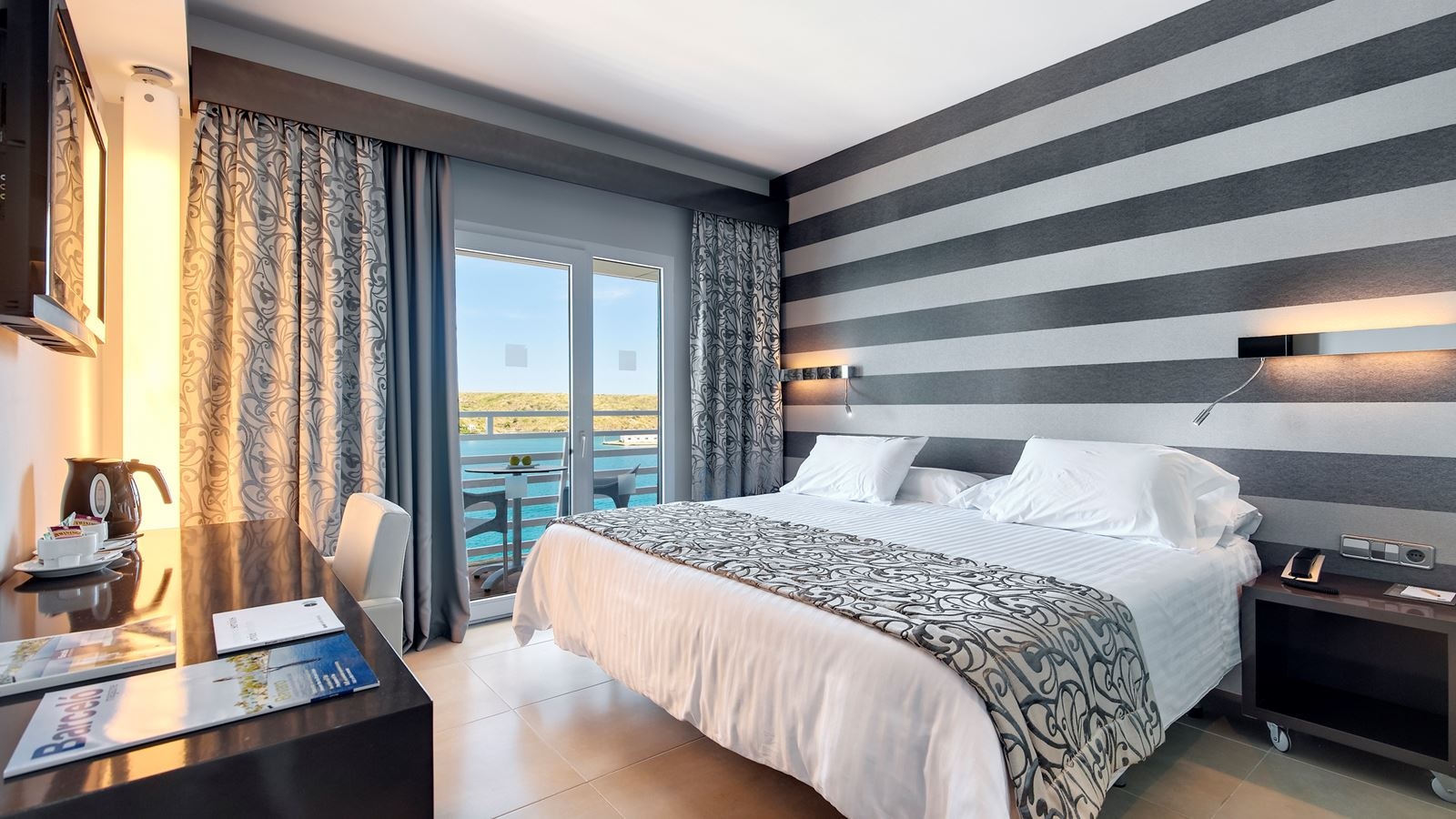 rooms-superior-room-sea-view-balcony-or-terrace