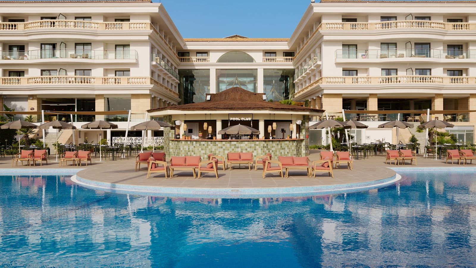 restaurants-pool-club