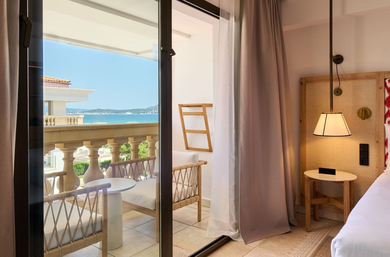 rooms-1-bedroom-suite-partial-sea-view-balcony-or-terrace