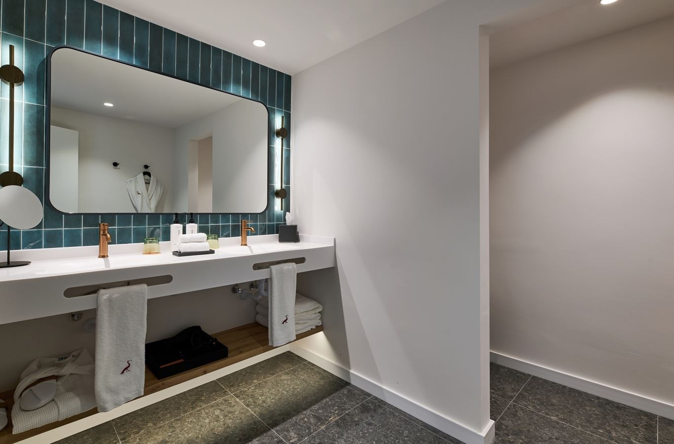 rooms-1-bedroom-suite-partial-sea-view-balcony-or-terrace