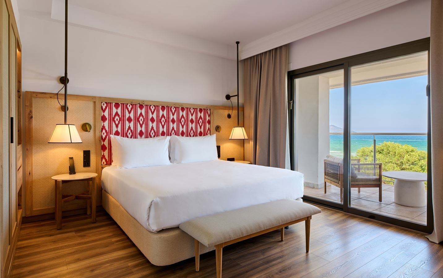 rooms-1-bedroom-suite-sea-front-view-balcony-or-terrace