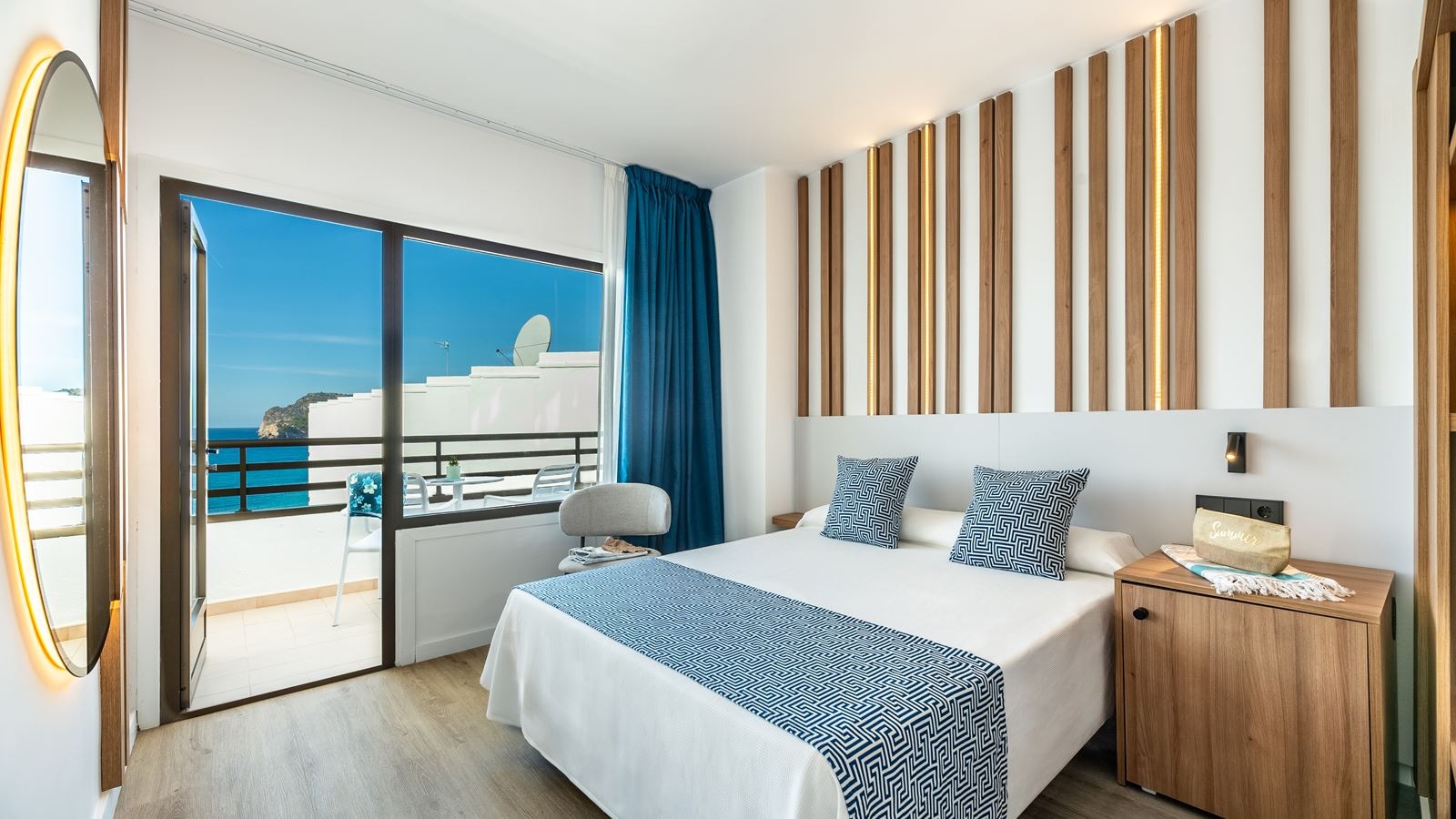 rooms-single-balcony