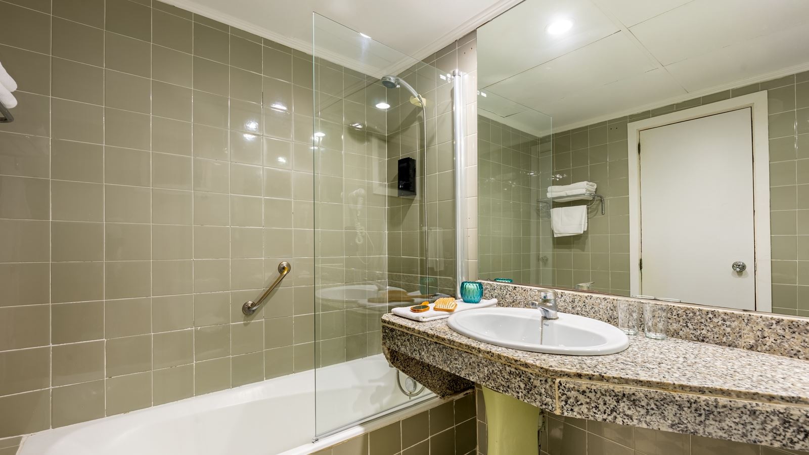 rooms-single-balcony