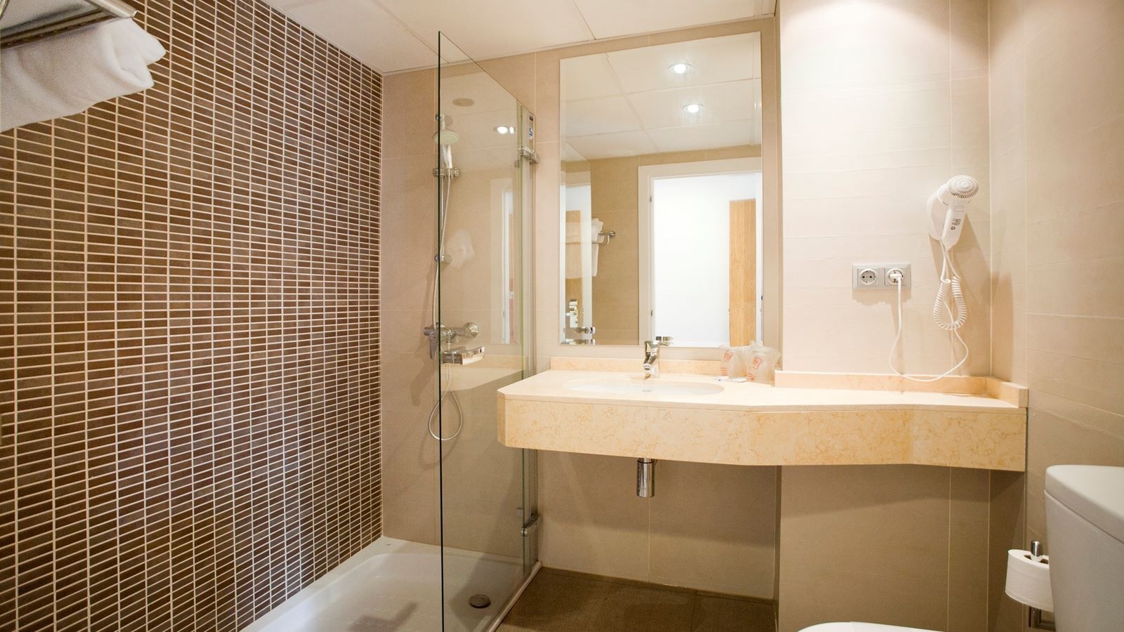 rooms-twin-sea-view-extra-bed-balcony