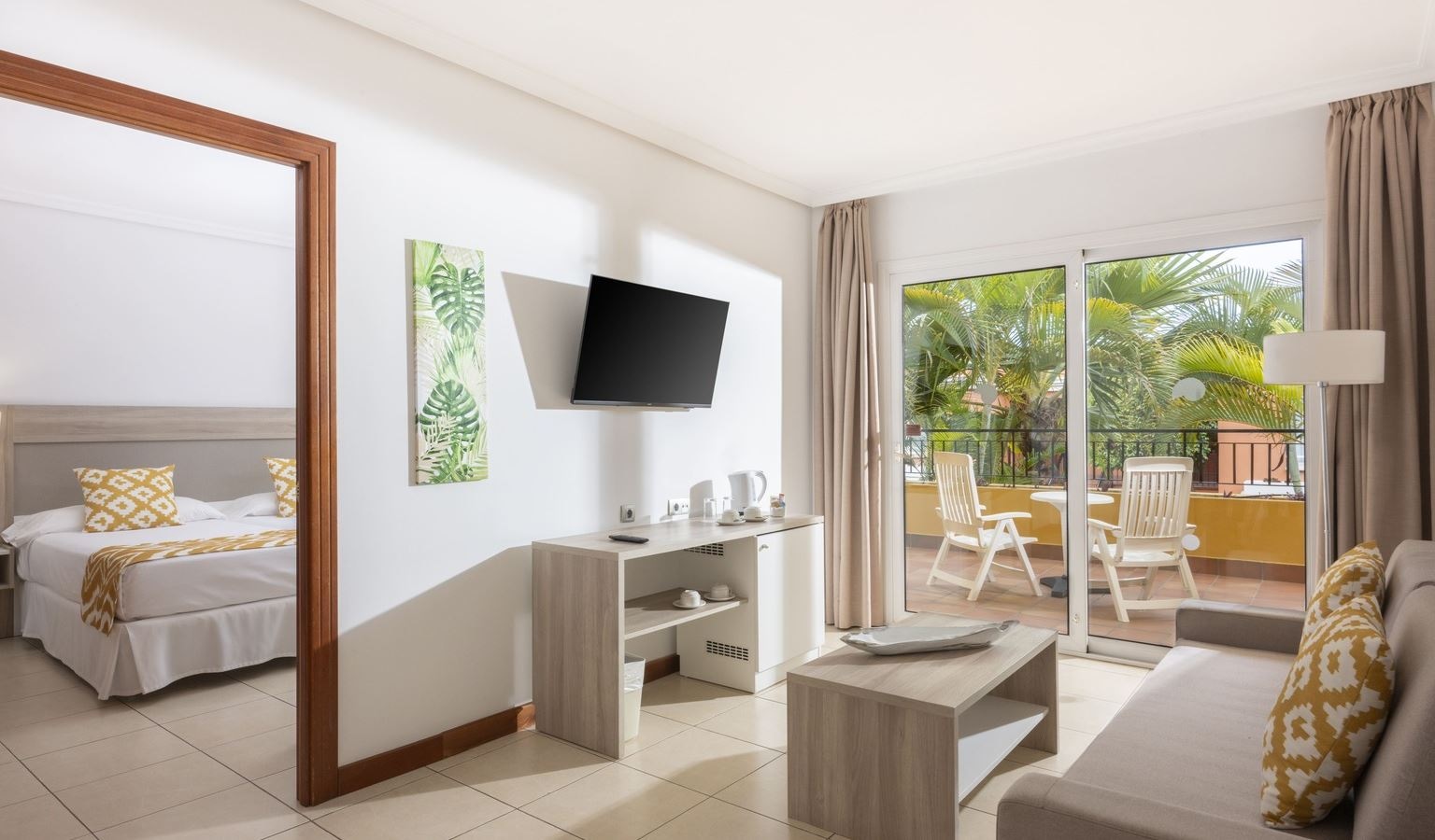 rooms-suite-balcony-or-terrace