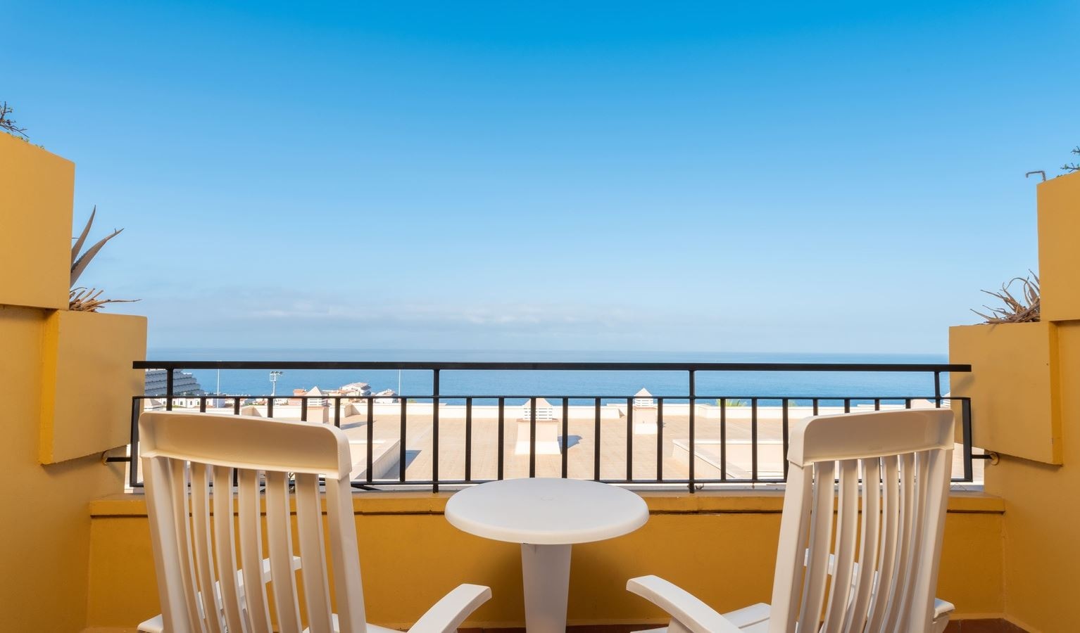 rooms-landi-village-balcony-or-terrace