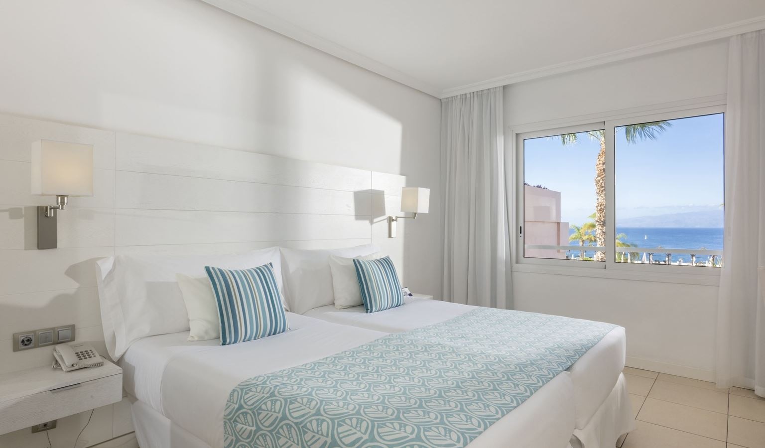 rooms-suite-ocean-view-balcony-or-terrace