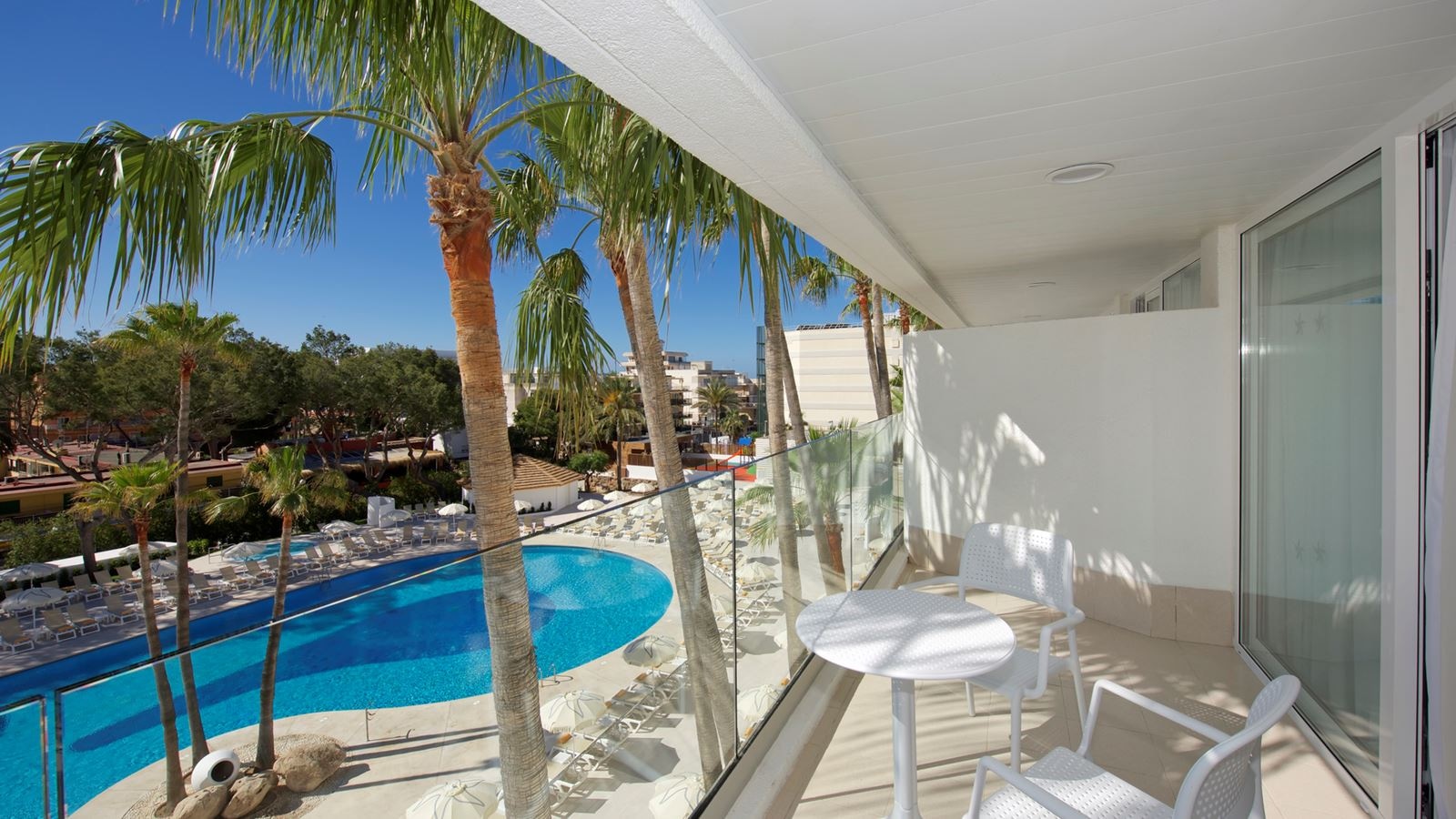 rooms-double--double-pool-view-double-garden-view