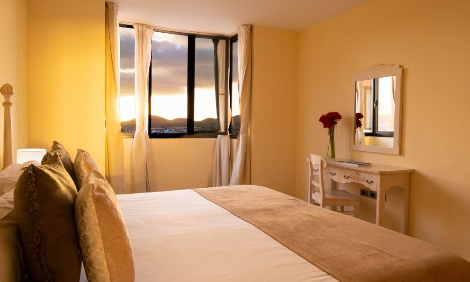 rooms-junior-suite-pool-sea-view