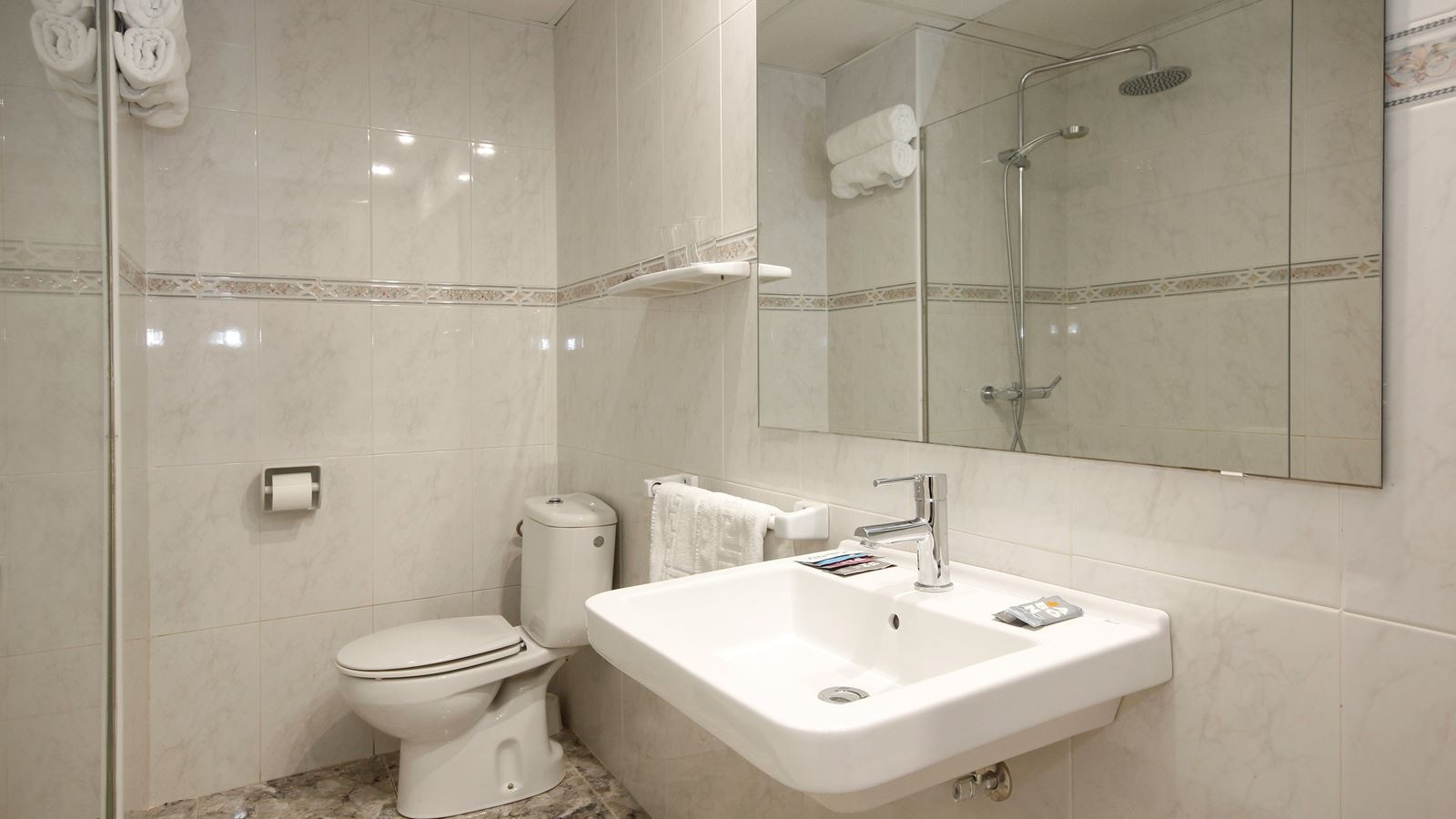 rooms-double-standard-room-balcony-or-terrace