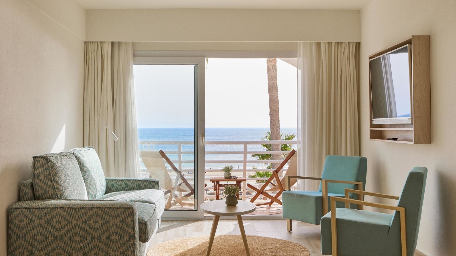 rooms-suite-sea-view-beachfront