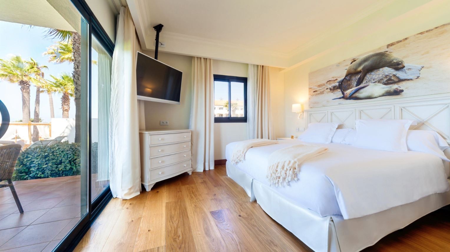 rooms-suite-sea-beachfront