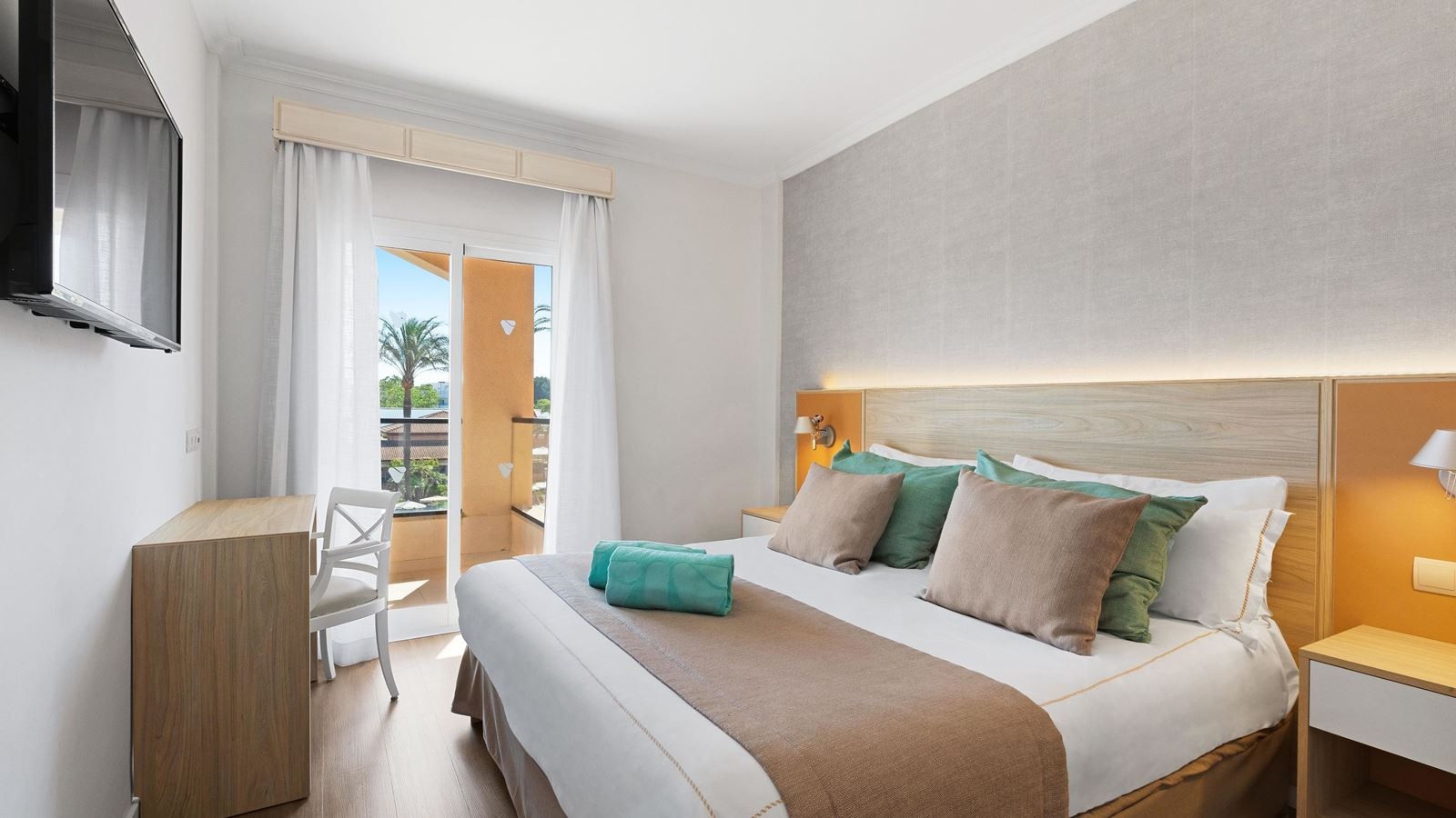 rooms-apt-1-bedroom-pool-view-selection-club