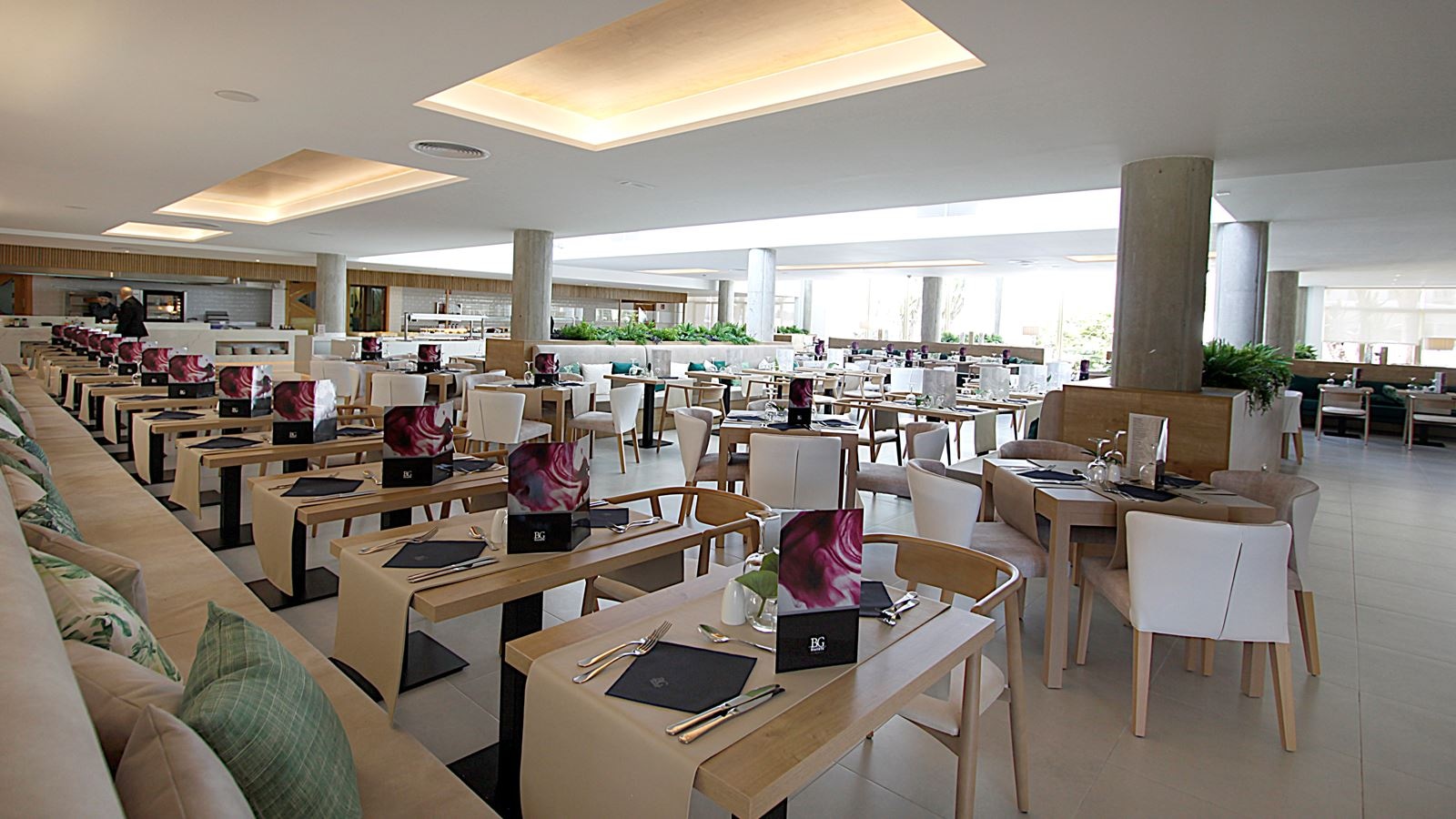 restaurants-pool-bar-olas