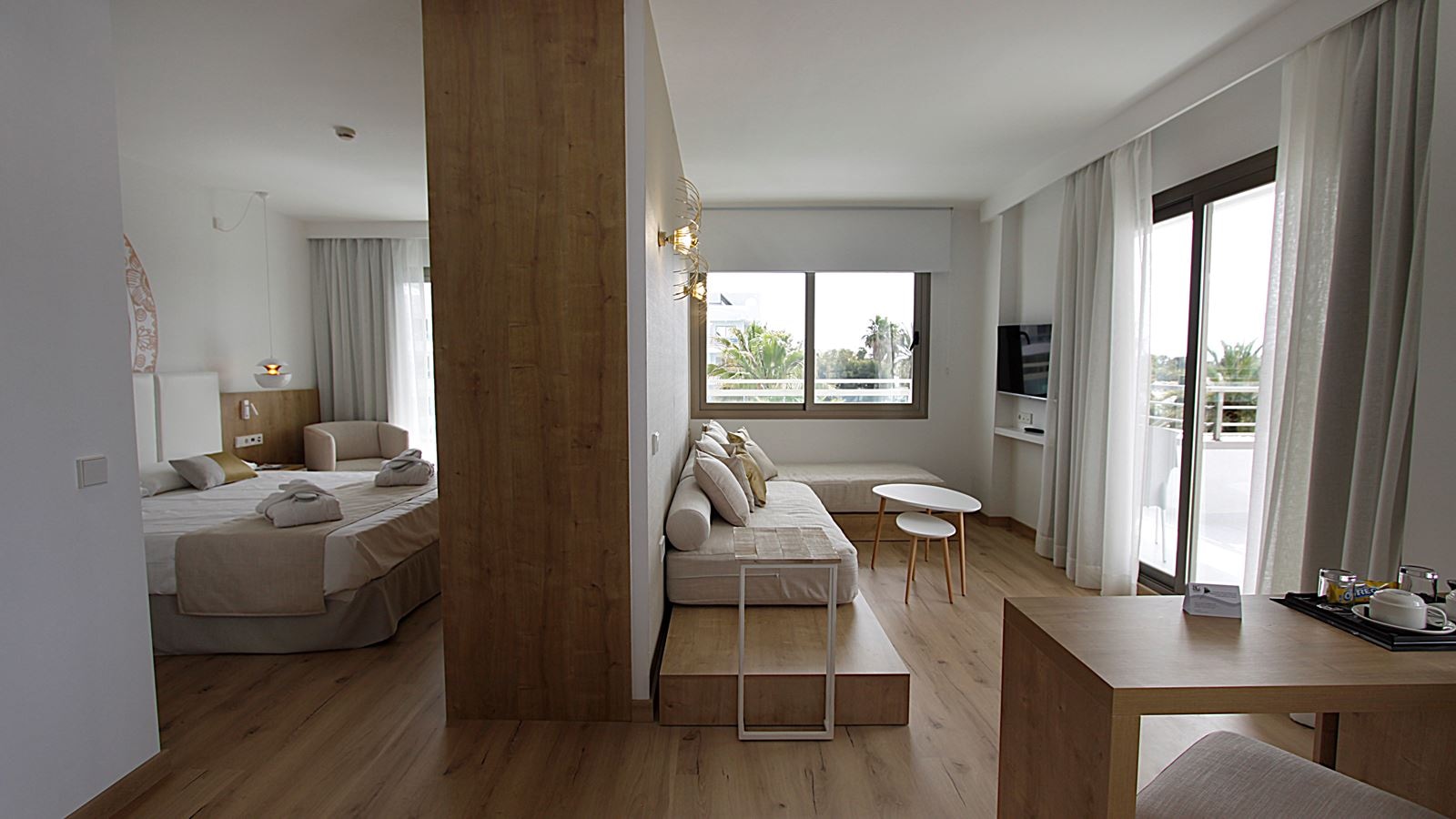 rooms-suite-room-balcony-or-terrace