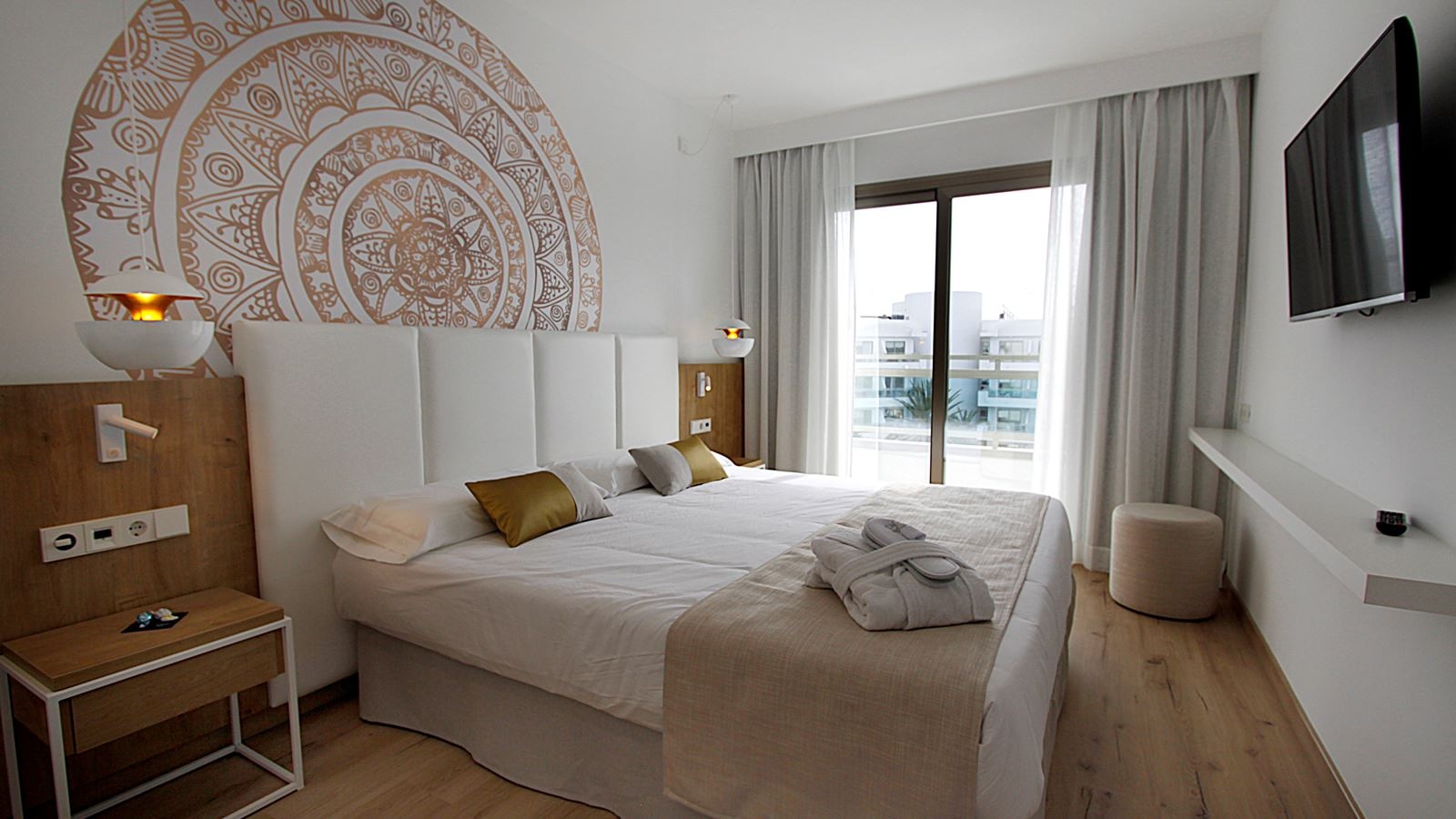 rooms-suite-room-balcony-or-terrace