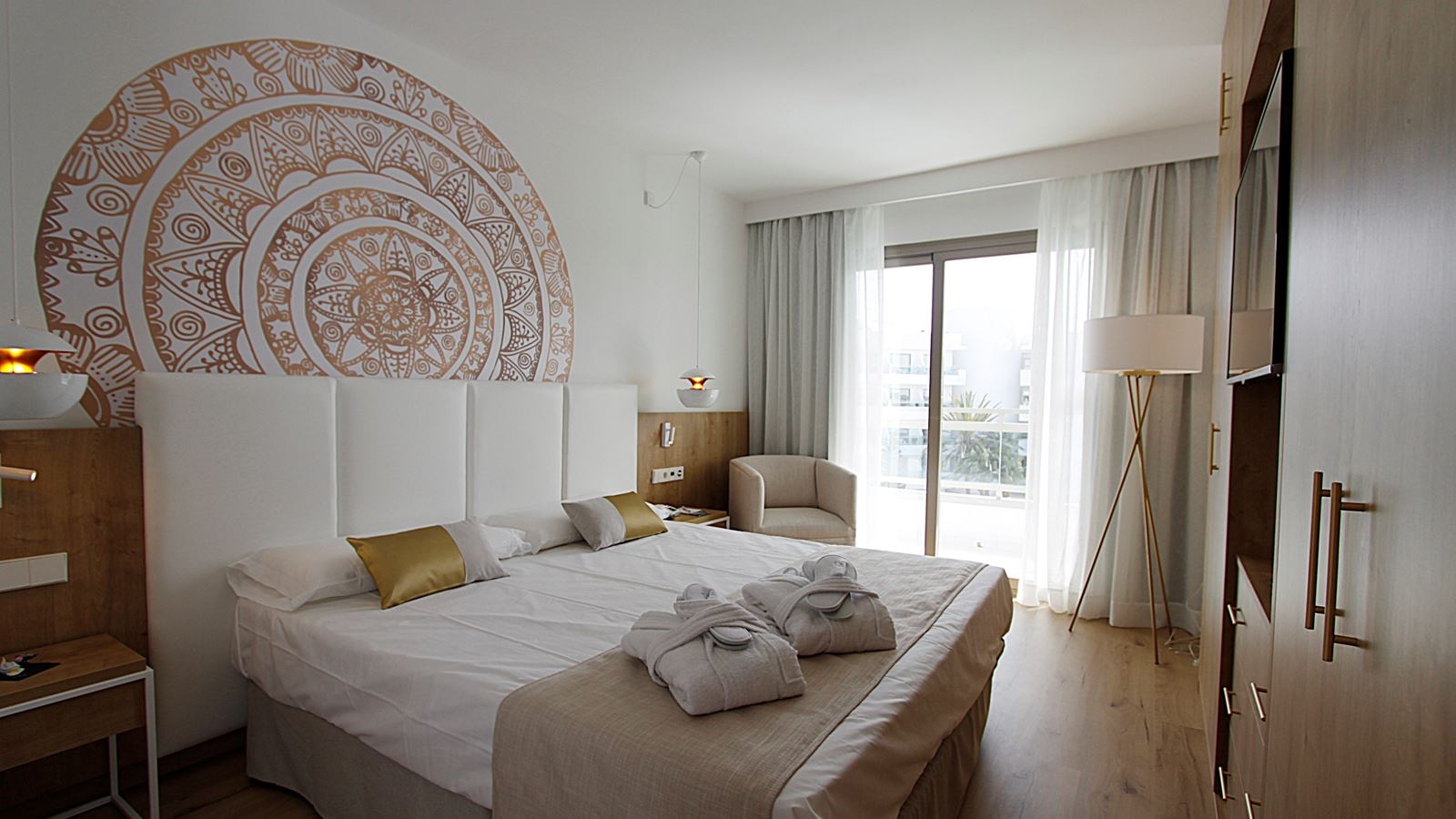 rooms-suite-premium-with-jacuzzi-balcony-or-terrace