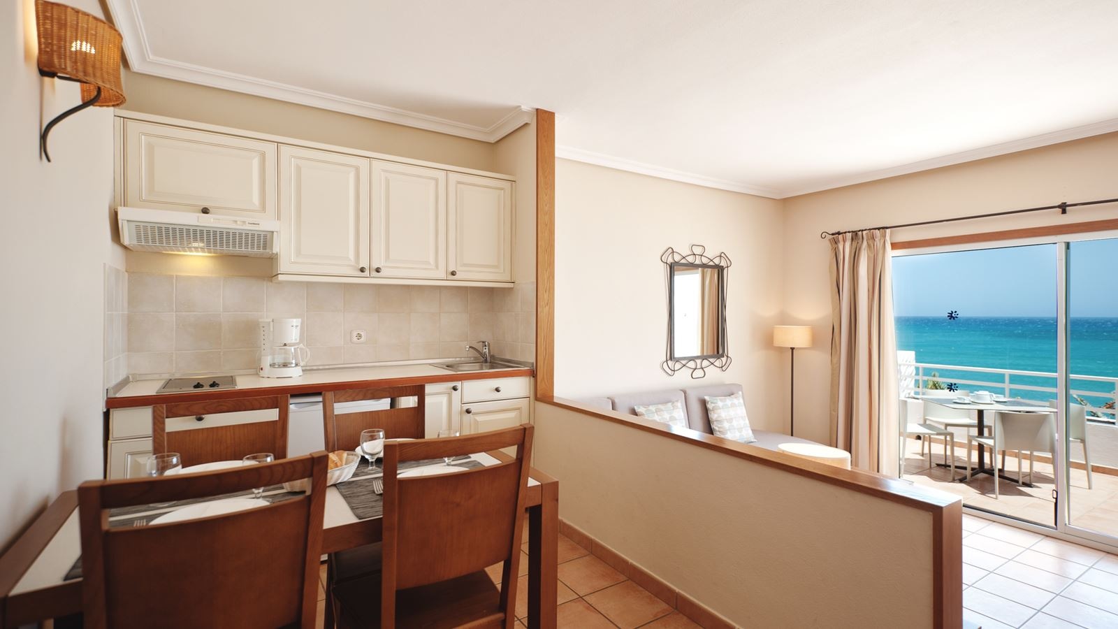 rooms-appartment-seaview-1bedroom-with-balcony-or-terrace