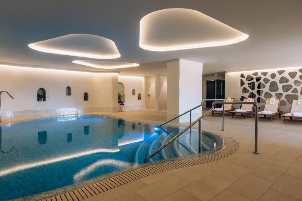 pools-indoor-pool