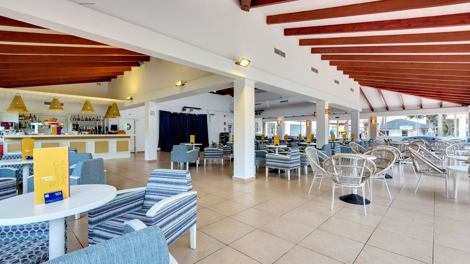 restaurants-hibiscus-bar-cafeteria