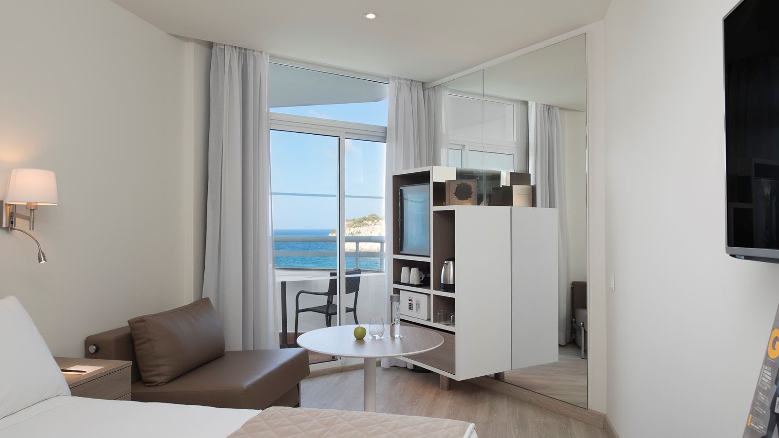 rooms-double-premium-cala-galdana-room