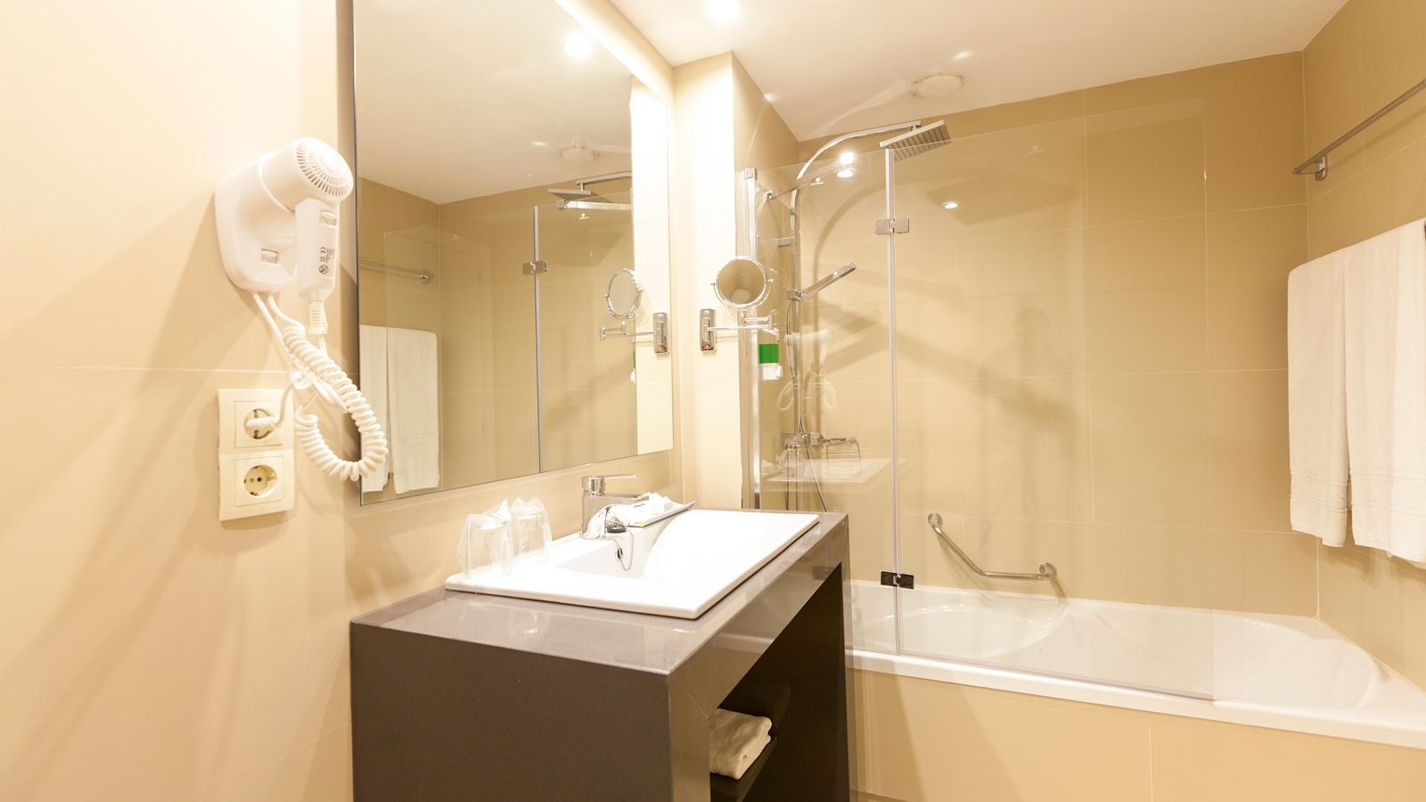 rooms-family-room-standard