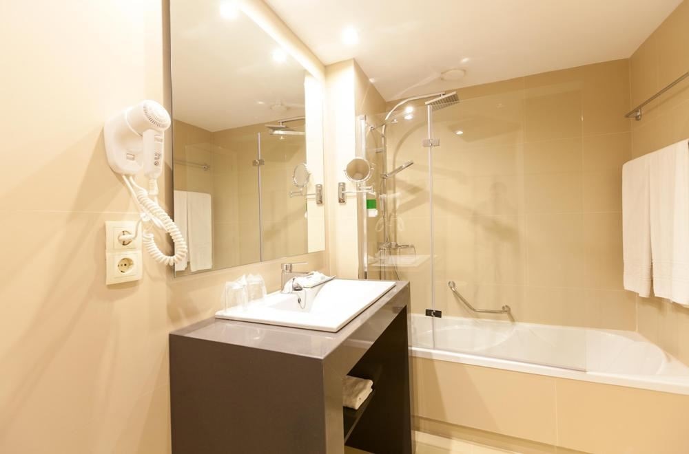 rooms-family-room-standard