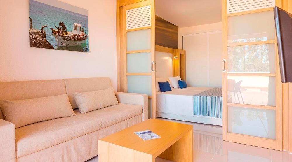 rooms-family-room-standard