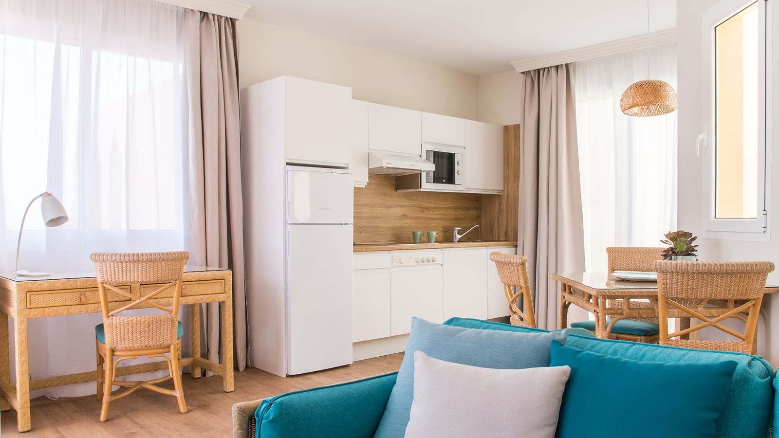 rooms-junior-suite-sea-view-js-sv