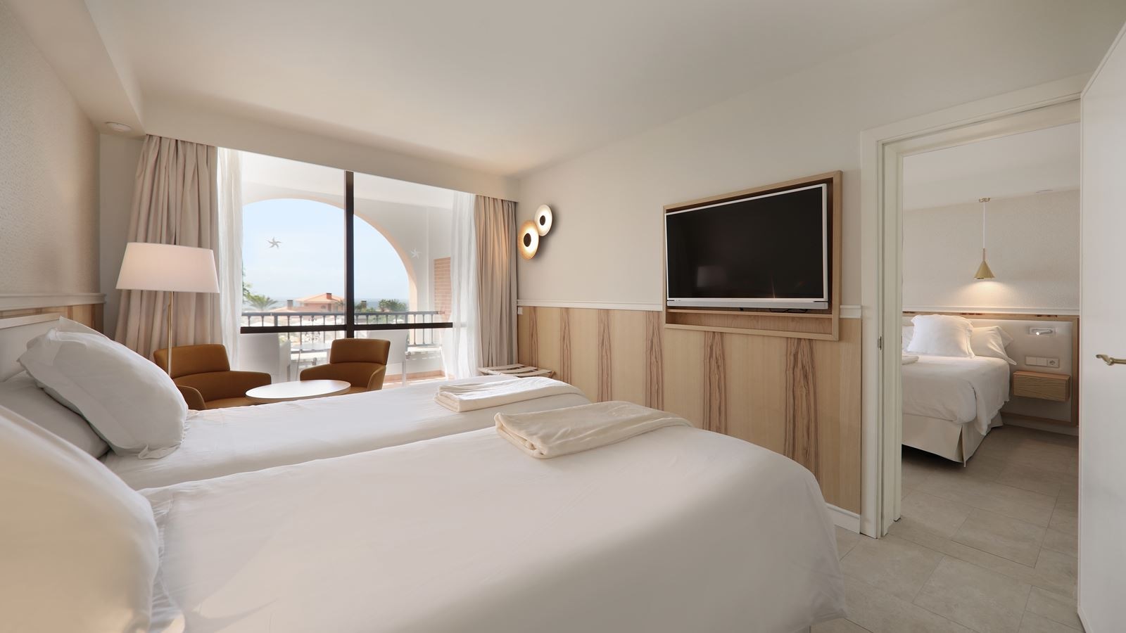 rooms-double-interconnecting-garden-view