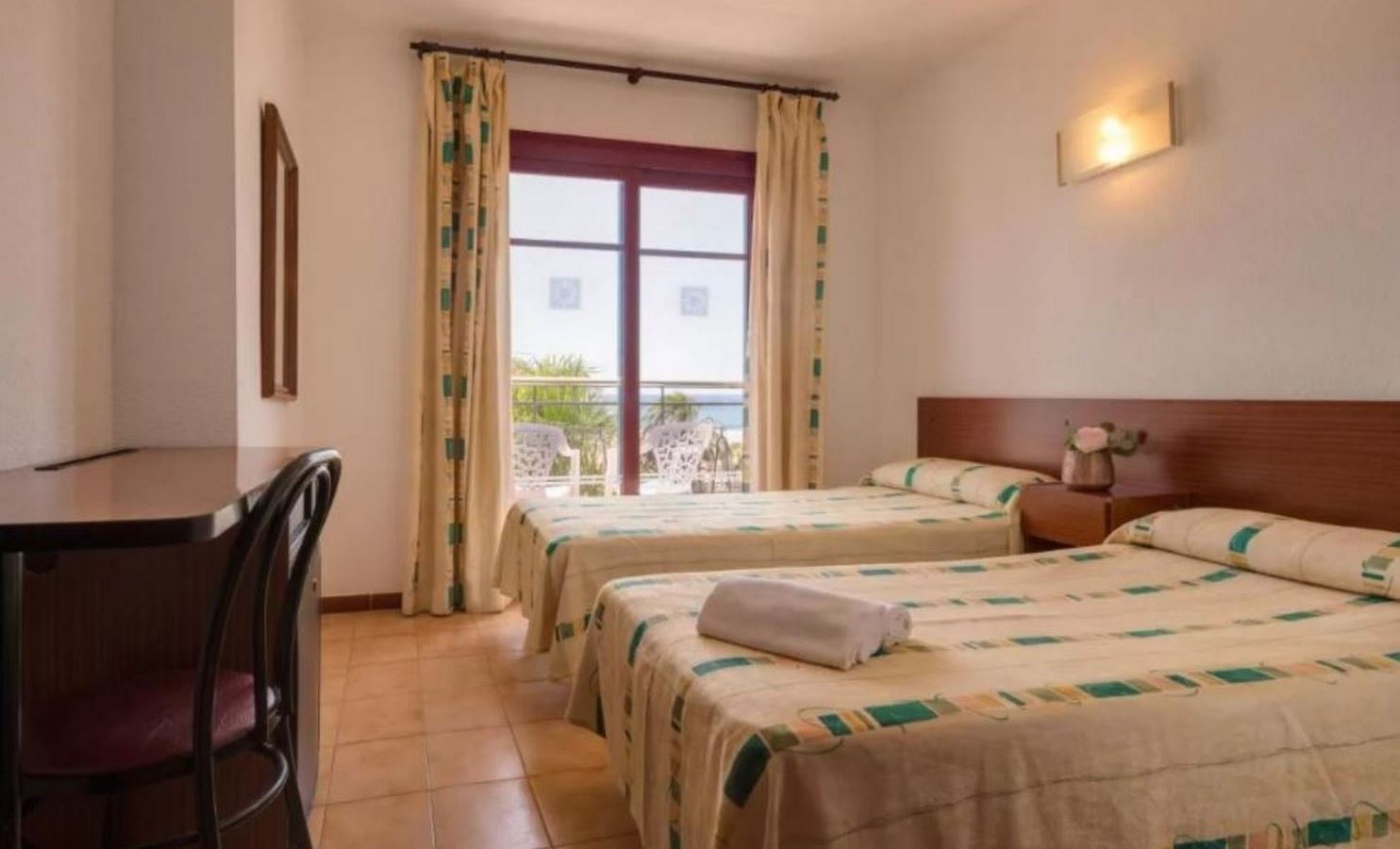 rooms-double-standard-balcony-or-terrace