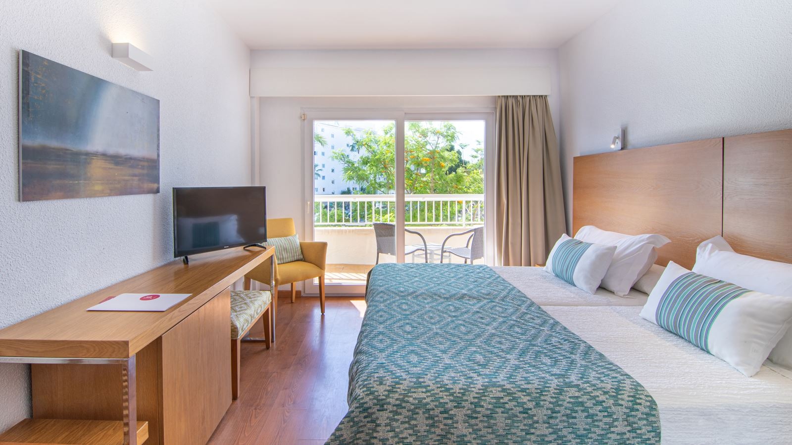 rooms-double-single-use-with-balcony