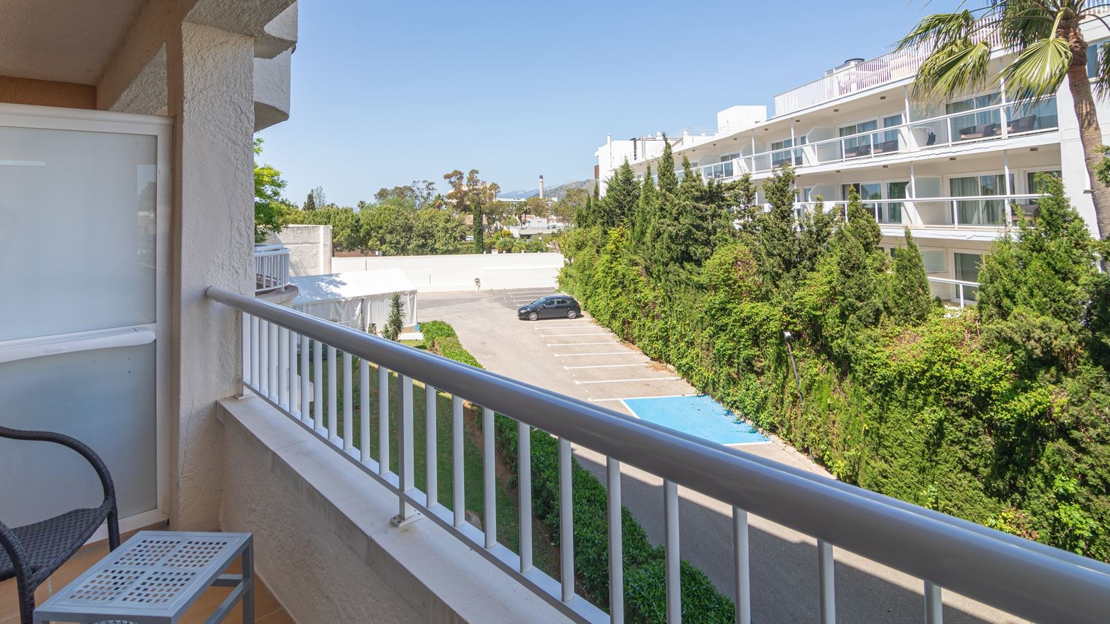 rooms-double-single-use-with-balcony