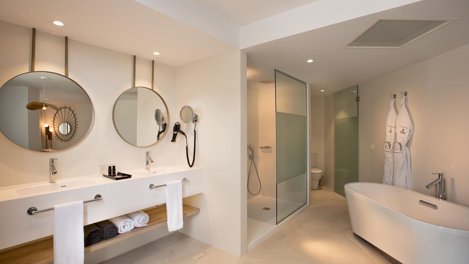 rooms-suite-with-balcony-or-terrace