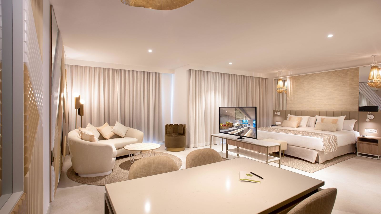 rooms-suite-platinum-side-sea-view-with-balcony-or-terrace