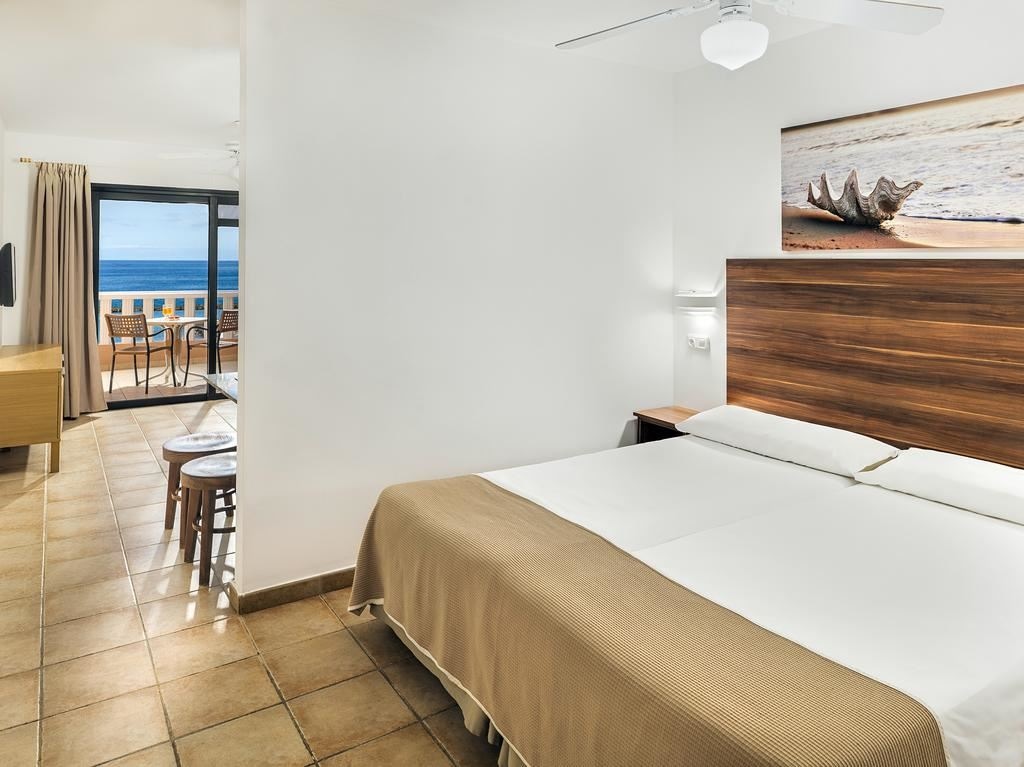 rooms-studio-frontal-sea-view