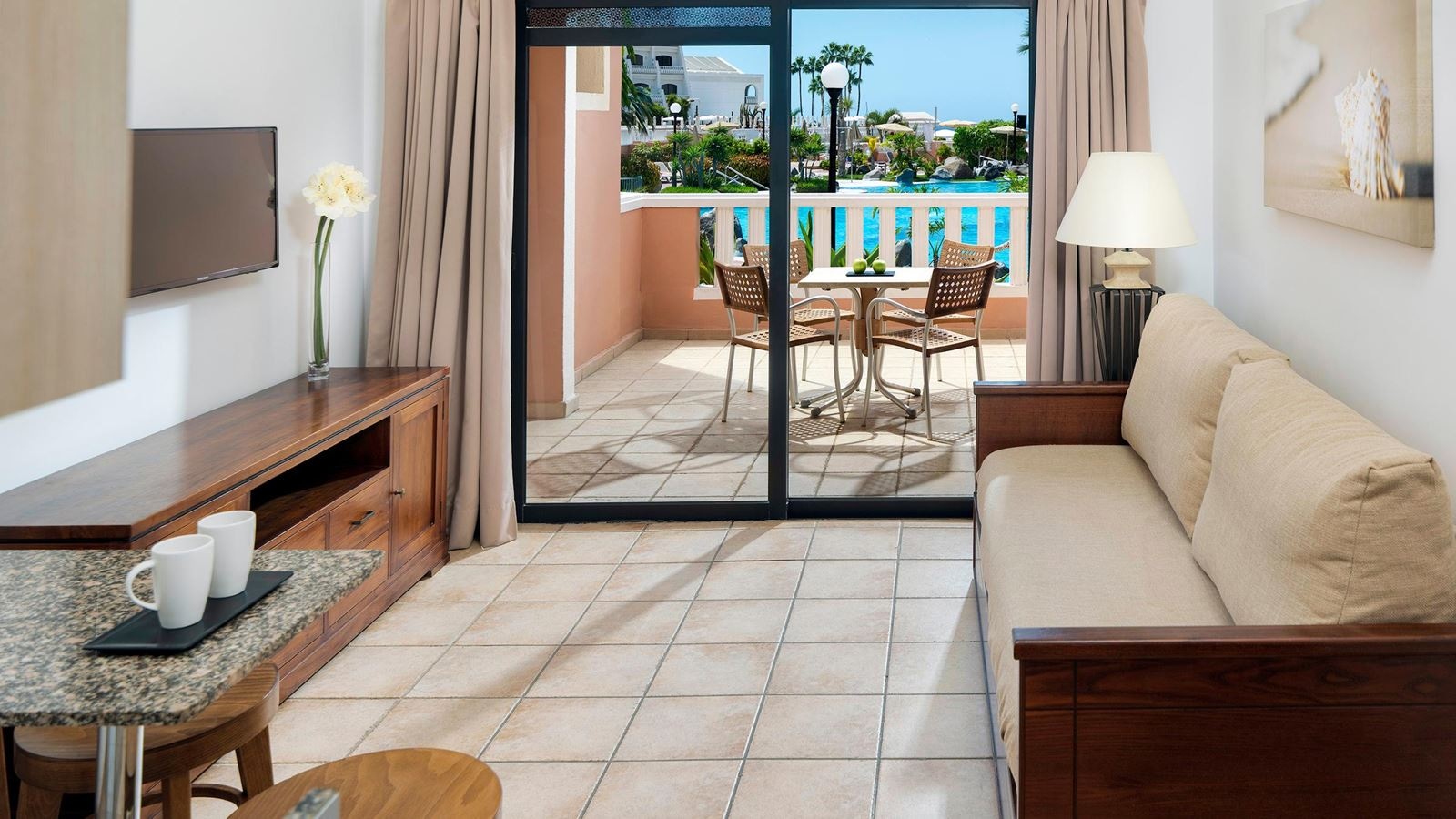 rooms-studio-pool-view