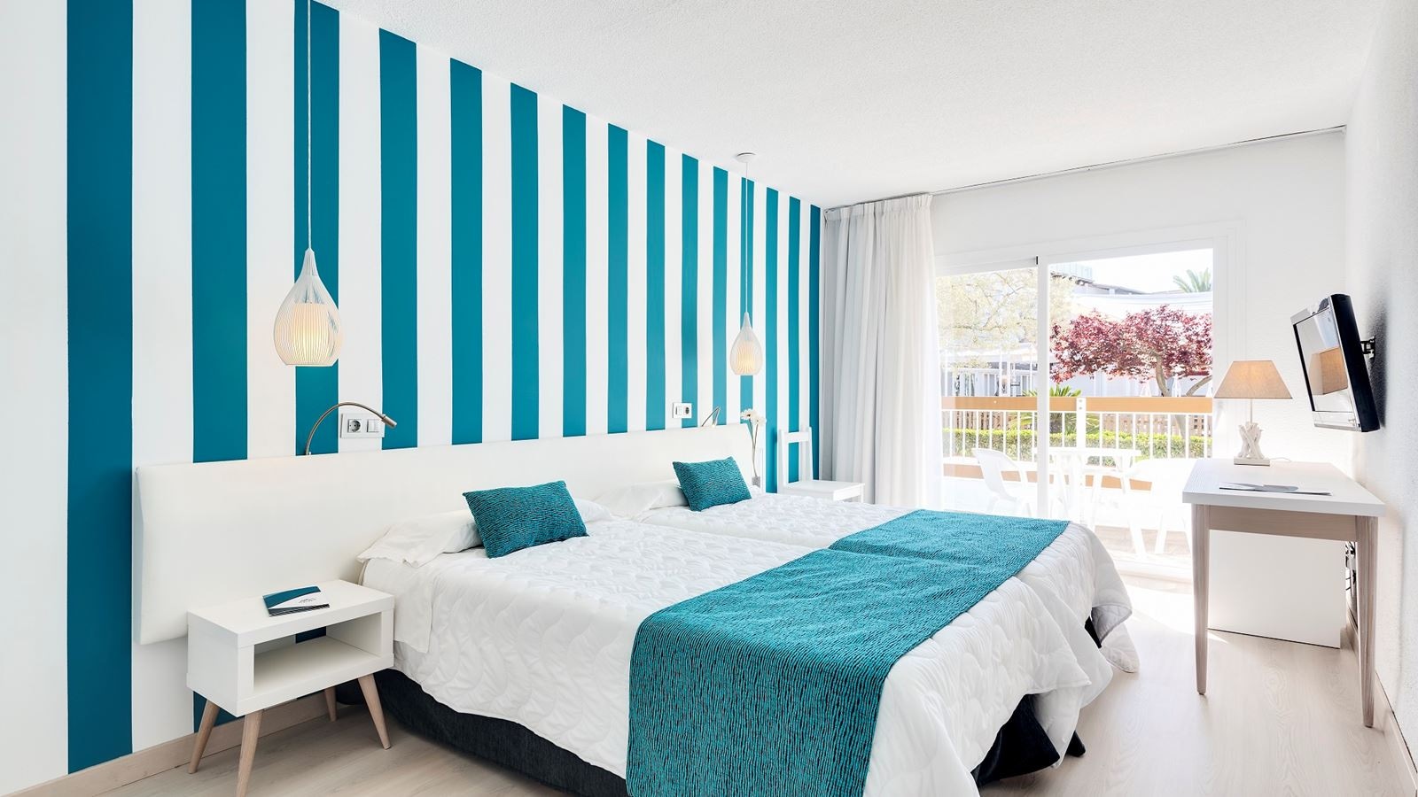 rooms-doble-balcony-or-terrace