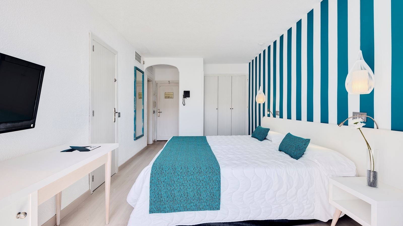 rooms-doble-balcony-or-terrace