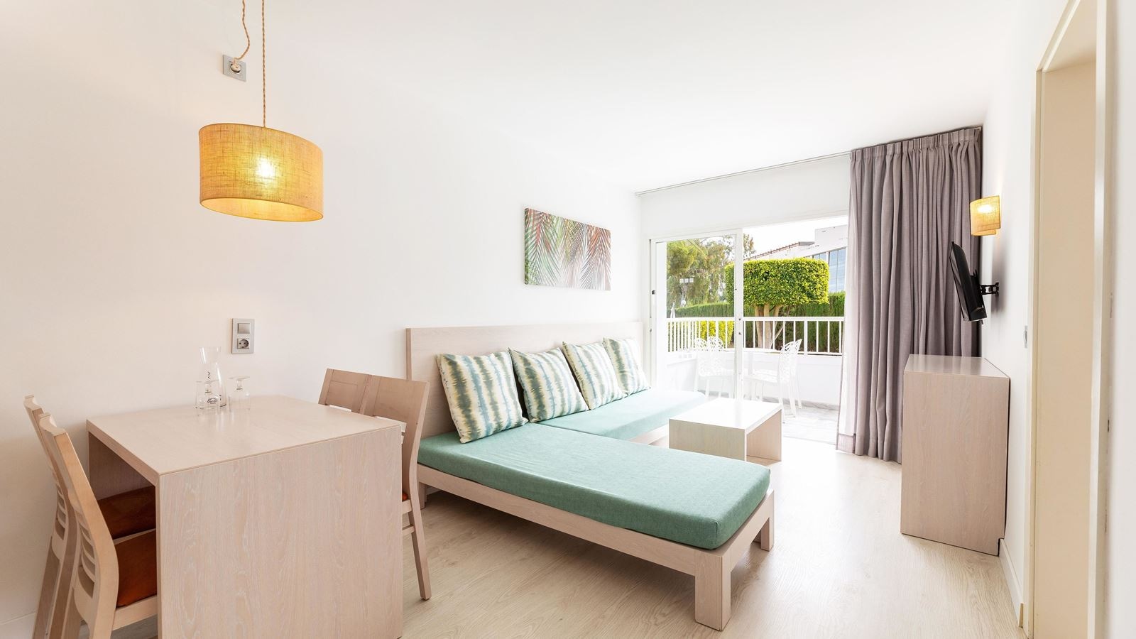 rooms-one-bedroom-apartment-palm-garden--annex-building--balcony-or-terrace