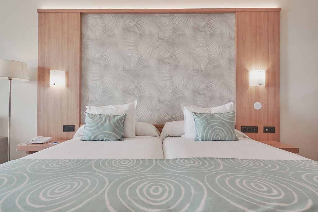 rooms-double-room-sea-view-with-balcony-or-terrace