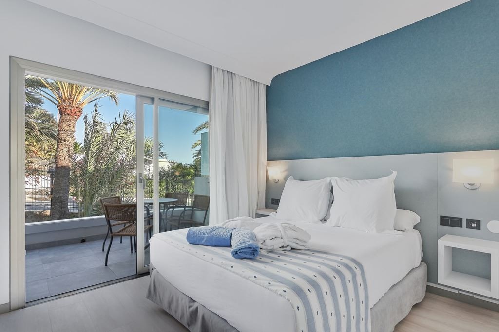 rooms-family-room-with-balcony-or-terrace